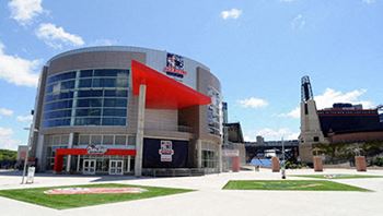 Patriot place restaurants and shops